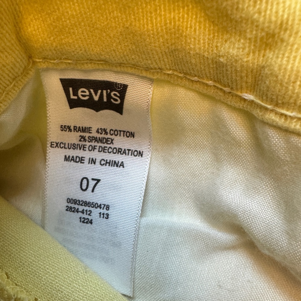Levi's Yellow Jean Shorts Casual Denim Style junior size 7 - Picture 3 of 7